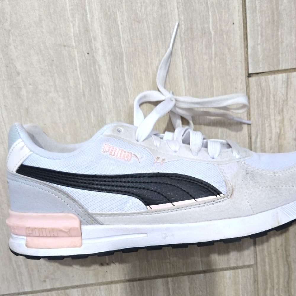 Puma Women's White and Pink Sneakers 8.5